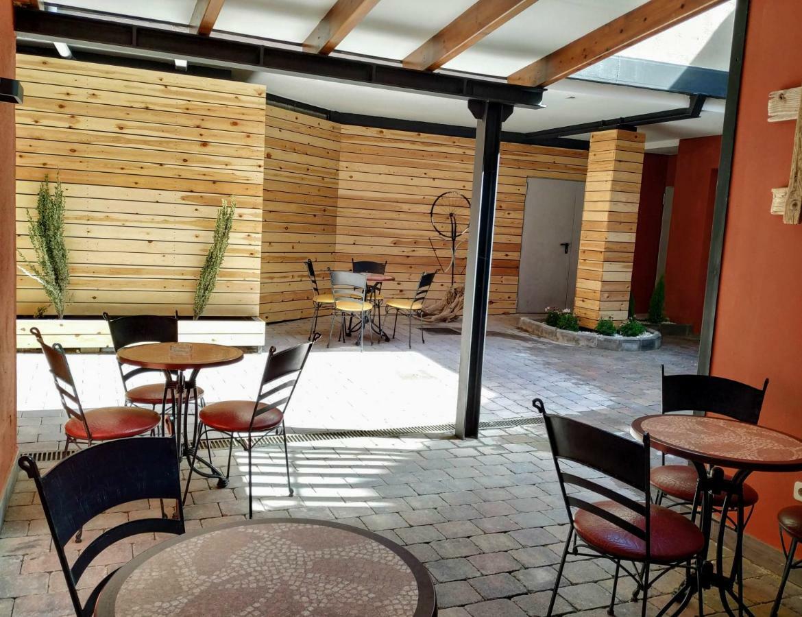 Hotel Roca Alp Exterior photo